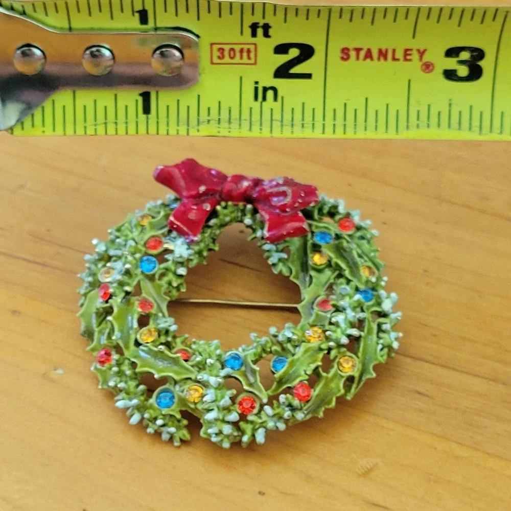 Vintage Signed ART Enamel Rhinestone Christmas Wreath Bow Brooch Pin